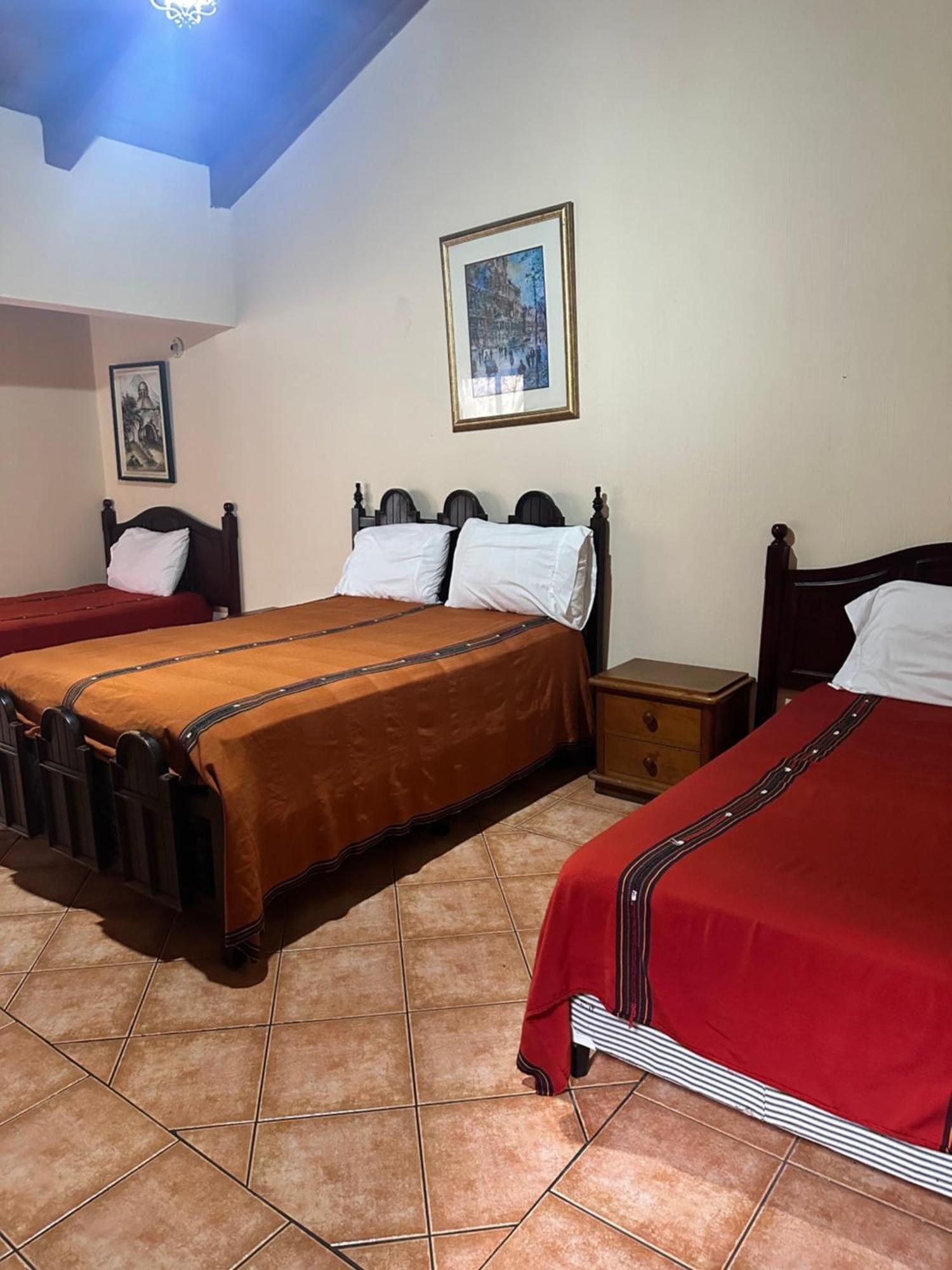 Hotel Posada Don Valentino Antigua Habitación foto