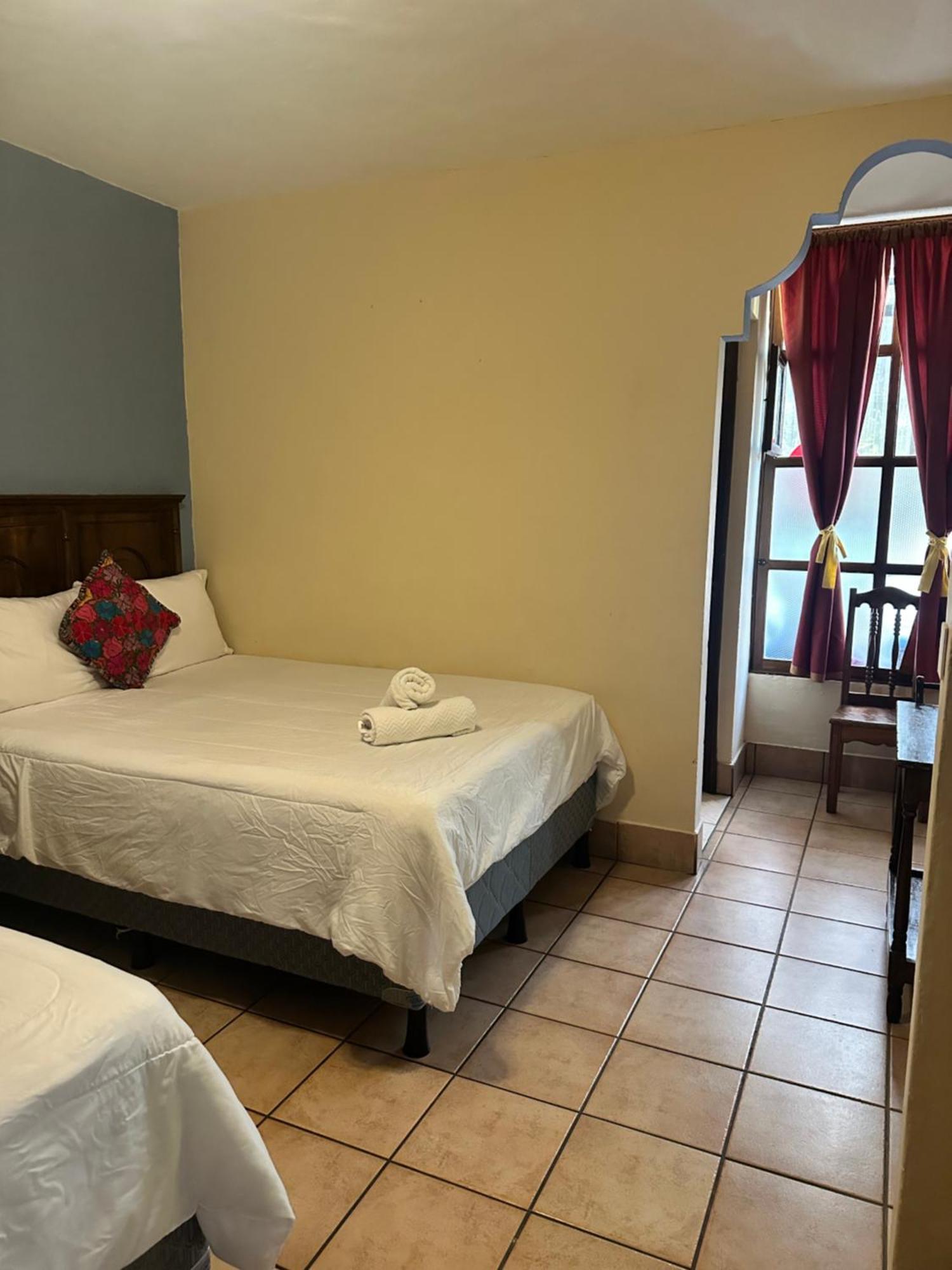 Hotel Posada Don Valentino Antigua Habitación foto